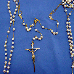 Rosary-Pearl Lasso, Gold